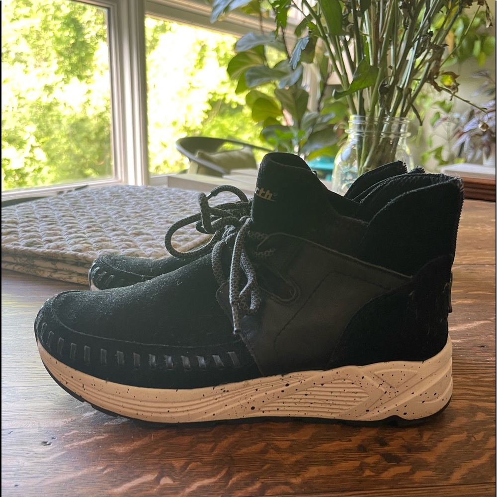 Earth suede sneaker/boots